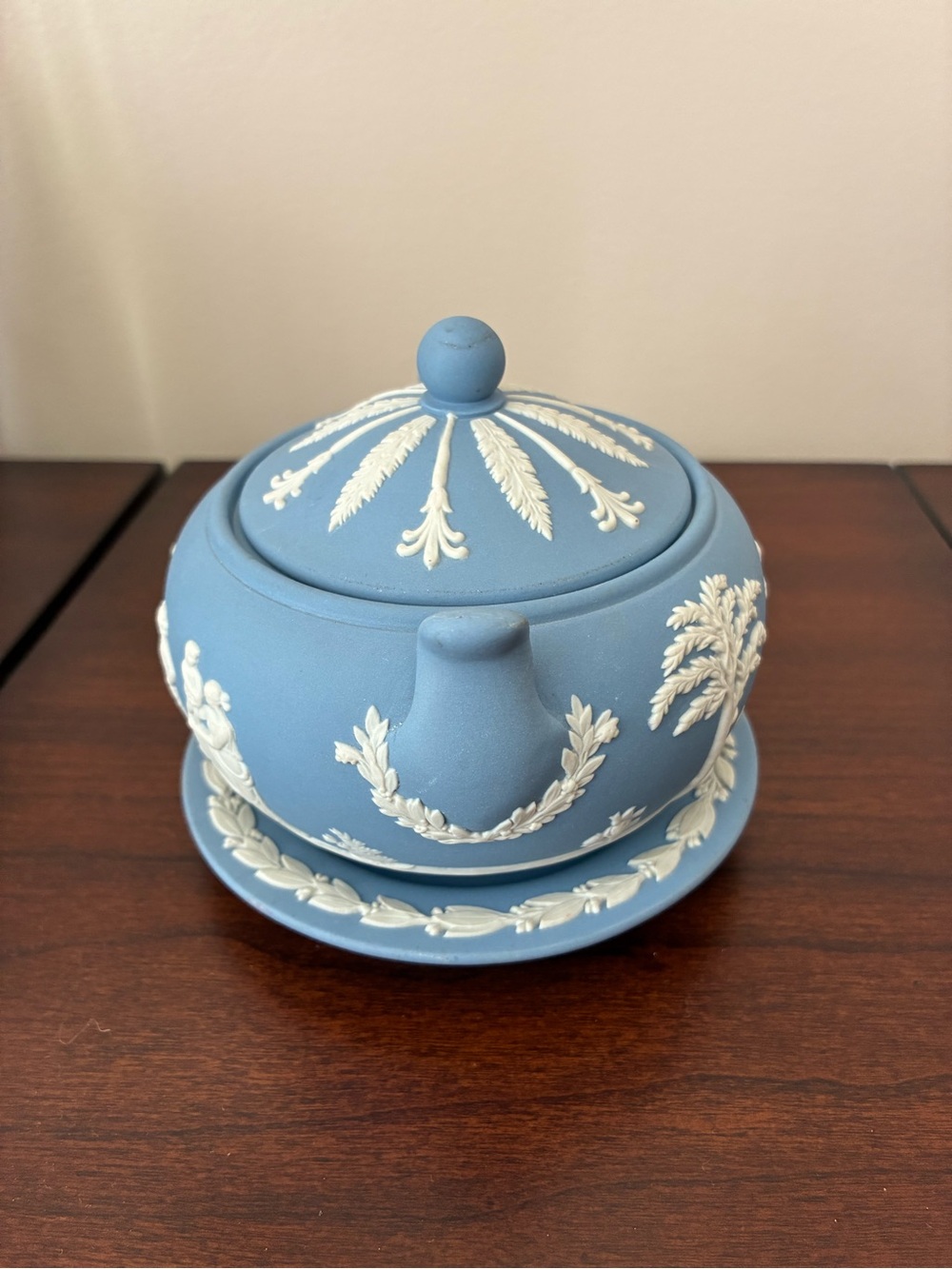 Vintage Wedgwood Blue Jasperware Covered Sugar Bowl with Matching Saucer - Picture 3 of 15